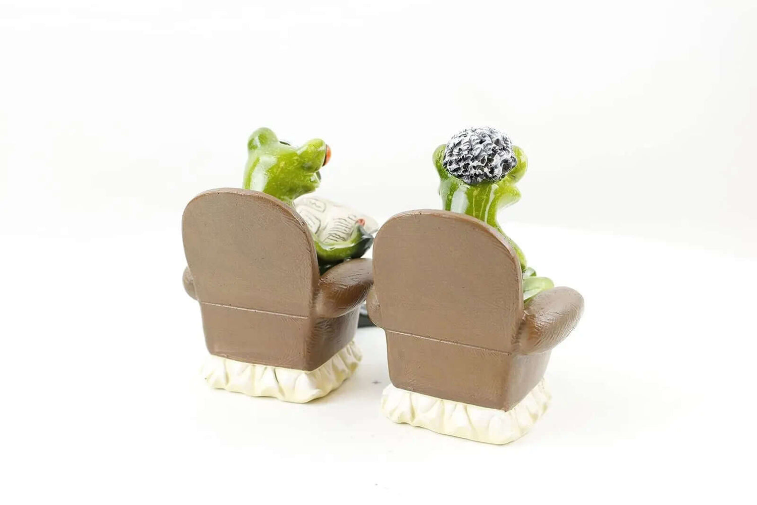 Charming Frog Figurine Featuring Grandma Knitting and Grandpa Reading on a Sofa-Allen Cozy Haven Store